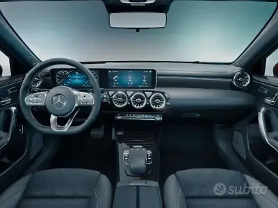 Usata Mercedes A180 Premium 136 CV (100 kW) 2019 Grigio Berlina