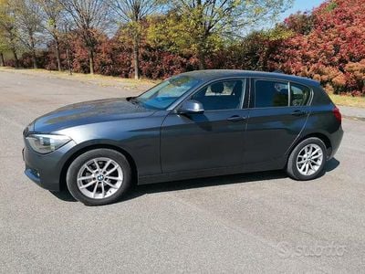 Usado BMW 116 Sport Line 116 HP (85 kW) 2014 Cinzento Citadino