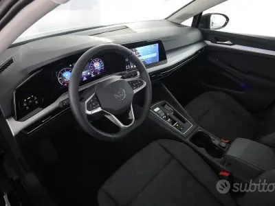 Usata VW Golf VIII Life 116 CV (85 kW) 2023 Nero Berlina