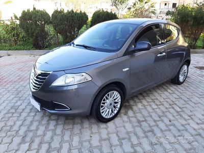 Usata Lancia Ypsilon 69 CV (50 kW) 2014 Grigio Utilitaria