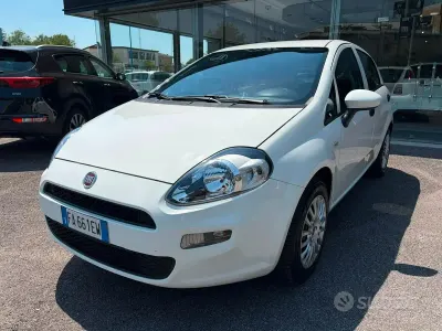 Usata Fiat Punto Street 69 CV (50 kW) 2015 Bianco Utilitaria