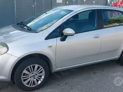 Occasion Fiat Grande Punto 77 ch (56 kW) 2011 Gris Citadine