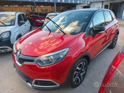 Usata Renault Captur 90 CV (66 kW) 2015 Rosso SUV