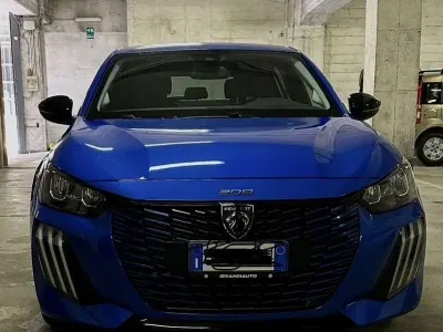 Usata Peugeot 208 Allure 101 CV (74 kW) 2024 Utilitaria