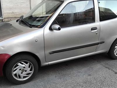 Occasion Fiat 600 54 ch (39 kW) 2005 Argent Citadine