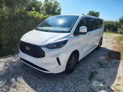 Usata Ford Tourneo Custom Titanium 136 CV (100 kW) 2024 Bianco Furgone