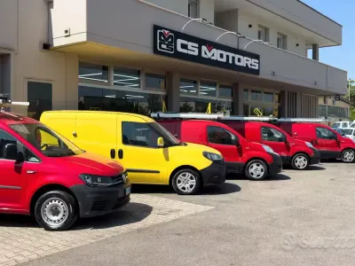 Usata Fiat Fiorino 95 CV (69 kW) 2017 Rosso Monovolume