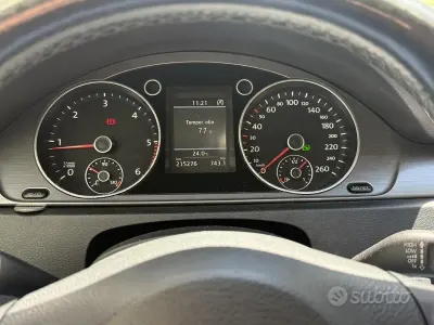 Usata VW Passat 140 CV (102 kW) 2013 Blu Station wagon