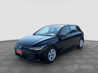 Usata VW Golf VIII Life 116 CV (85 kW) 2025 Nero Berlina