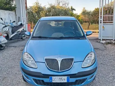 Usata Lancia Ypsilon 60 CV (44 kW) 2006 Blu Utilitaria