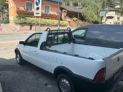 Usata Fiat Strada 73 CV (53 kW) 2000 Bianco Pick-up