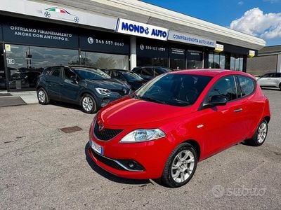 Usata Lancia Ypsilon Silver 69 CV (50 kW) 2015 Rosso Utilitaria