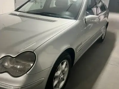 Usata Mercedes C220 143 CV (105 kW) 2001 Grigio Berlina