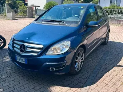 Usata Mercedes B180 116 CV (85 kW) 2010 Bluazzurro Utilitaria
