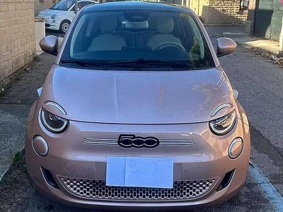 Usata Fiat 500e La Prima 42 kW (58 CV) 2023 Oro Utilitaria