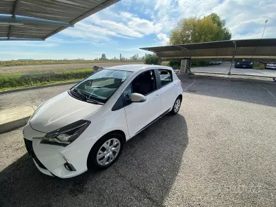 Usata Toyota Yaris 65 CV (47 kW) 2018 Bianco Berlina