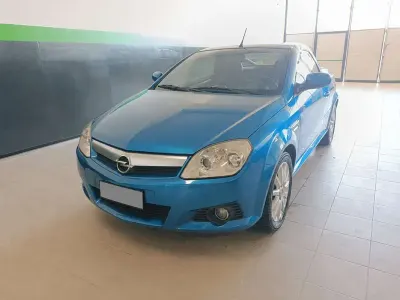 Usata Opel Tigra Edition 69 CV (50 kW) 2005 Cabrio