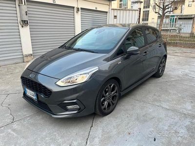 Grigio Usata 2017 Ford Fiesta ST-Line Berlina | 9900 € (Buon prezzo)