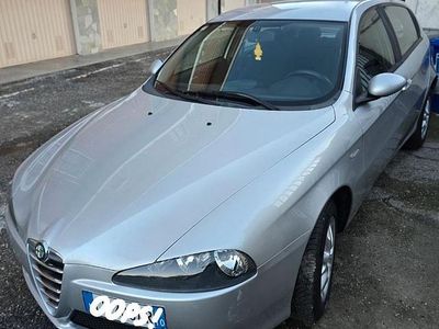 Usata Alfa Romeo 147 150 CV (110 kW) 2005 Grigio Utilitaria