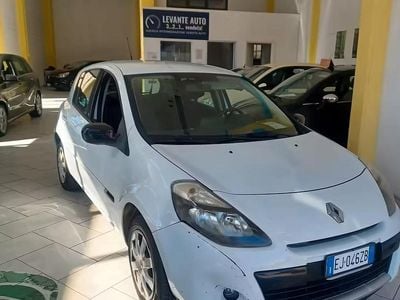 Usata Renault Clio II 74 CV (54 kW) 2011 Bianco Berlina