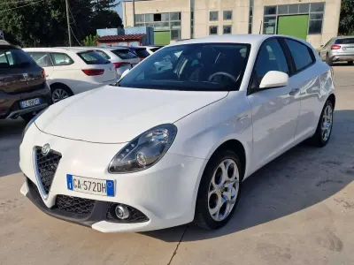 Usata Alfa Romeo Giulietta Business 120 CV (88 kW) 2020 Bianco Utilitaria