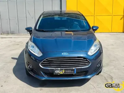 Usata Ford Fiesta 80 CV (58 kW) 2013 Blu Berlina