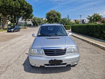 Usata Suzuki Vitara 128 CV (94 kW) 2002 Grigio SUV
