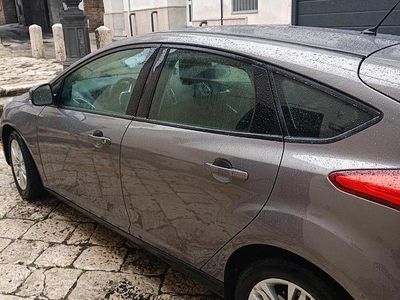 Usata Ford Focus 105 CV (77 kW) 2012 Marrone Berlina