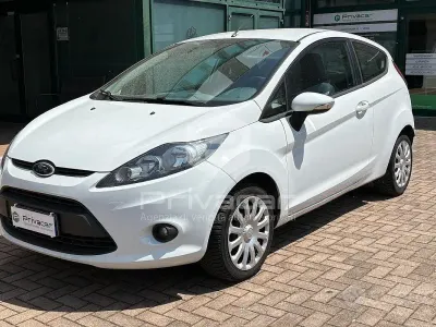 Usata Ford Fiesta Titanium 70 CV (51 kW) 2011 Grigio Utilitaria