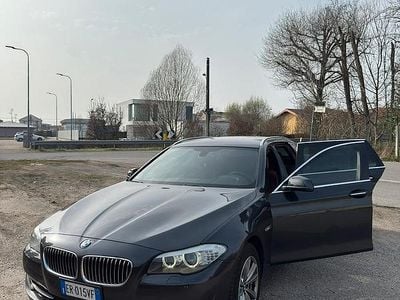 Usata BMW 520 Sport Line 184 CV (135 kW) 2013 Nero Station wagon