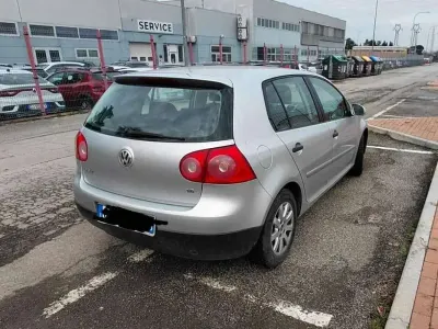 Usata VW Golf IV Comfortline 102 CV (75 kW) 2005 Argento Berlina