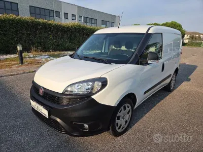 Usata Fiat Doblò Lounge 120 CV (88 kW) 2021 Bianco Monovolume