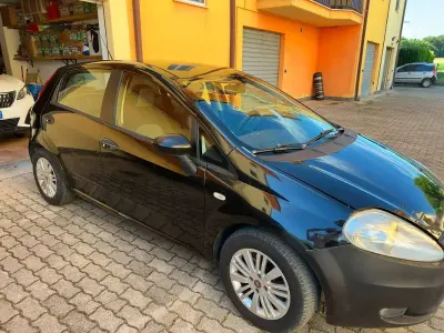 Usata Fiat Grande Punto Emotion 90 CV (66 kW) 2008 Nero Utilitaria