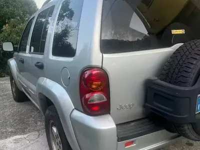 Usata Jeep Cherokee Sport 150 CV (110 kW) 2004 Grigio SUV