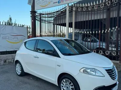 Usata Lancia Ypsilon Gold 95 CV (69 kW) 2012 Bianco Utilitaria