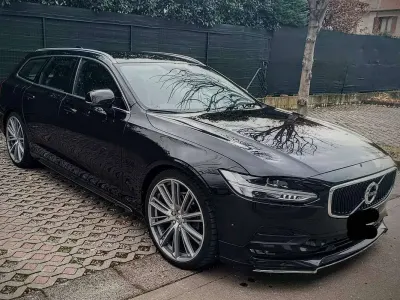 Usata Volvo V90 Momentum 150 CV (110 kW) 2017 Nero Station wagon
