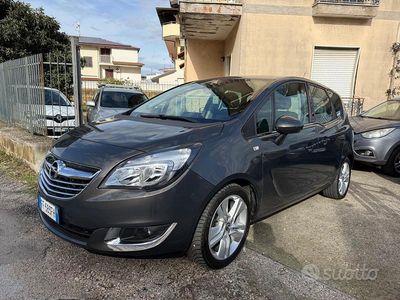 Usata Opel Meriva Cosmo 120 CV (88 kW) 2016 Grigio Monovolume