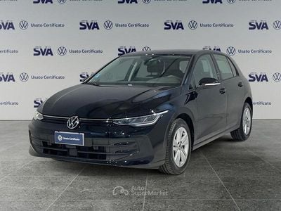Usata VW Golf VIII Life 116 CV (85 kW) 2025 Deep black Berlina