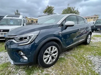 Second-hand Renault Captur Intens 101 CP (74 kW) 2020 Albastru SUV