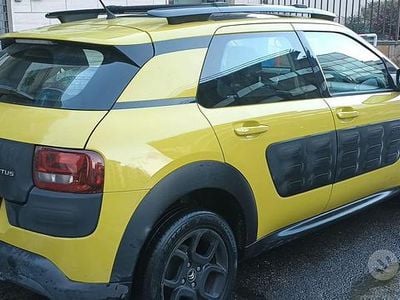 Begagnad Citroën C4 Cactus 92 HK (67 kW) 2015 Gul Halvkombi