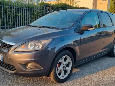 Usata Ford Focus 109 CV (80 kW) 2010 Grigio Station wagon