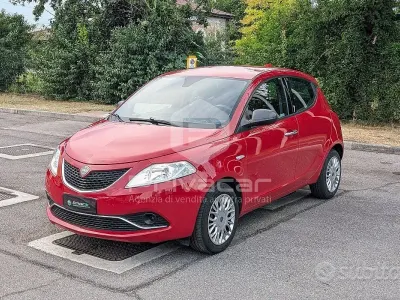 Usata Lancia Ypsilon Silver 69 CV (50 kW) 2017 Rosso Utilitaria