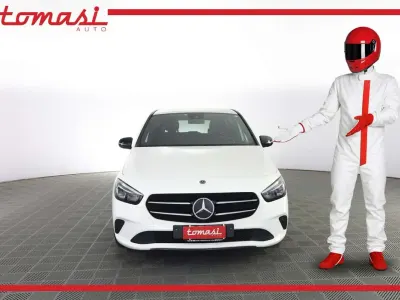 Usata Mercedes B200 150 CV (110 kW) 2020 Bianco polare Monovolume