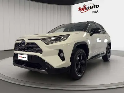Usata Toyota RAV4 Hybrid Style 222 CV (163 kW) 2022 White pearl & deep black metallic SUV