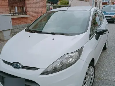 Usata Ford Fiesta 97 CV (71 kW) 2009 Bianco Berlina