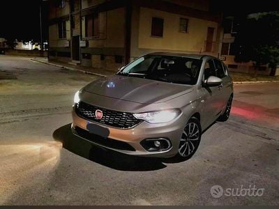 Usata Fiat Tipo 120 CV (88 kW) 2018 Marrone Berlina