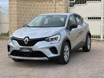 Usata Renault Captur Business 101 CV (74 kW) 2022 Grigio SUV