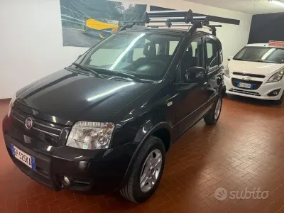 Usata Fiat Panda 4x4 Climbing 75 CV (55 kW) 2013 Nero Utilitaria