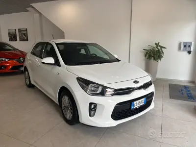 Usata Kia Rio 82 CV (60 kW) 2021 Bianco Berlina