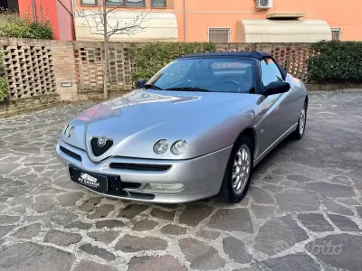 Usata Alfa Romeo Spider 155 CV (114 kW) 2000 Grigio Cabrio